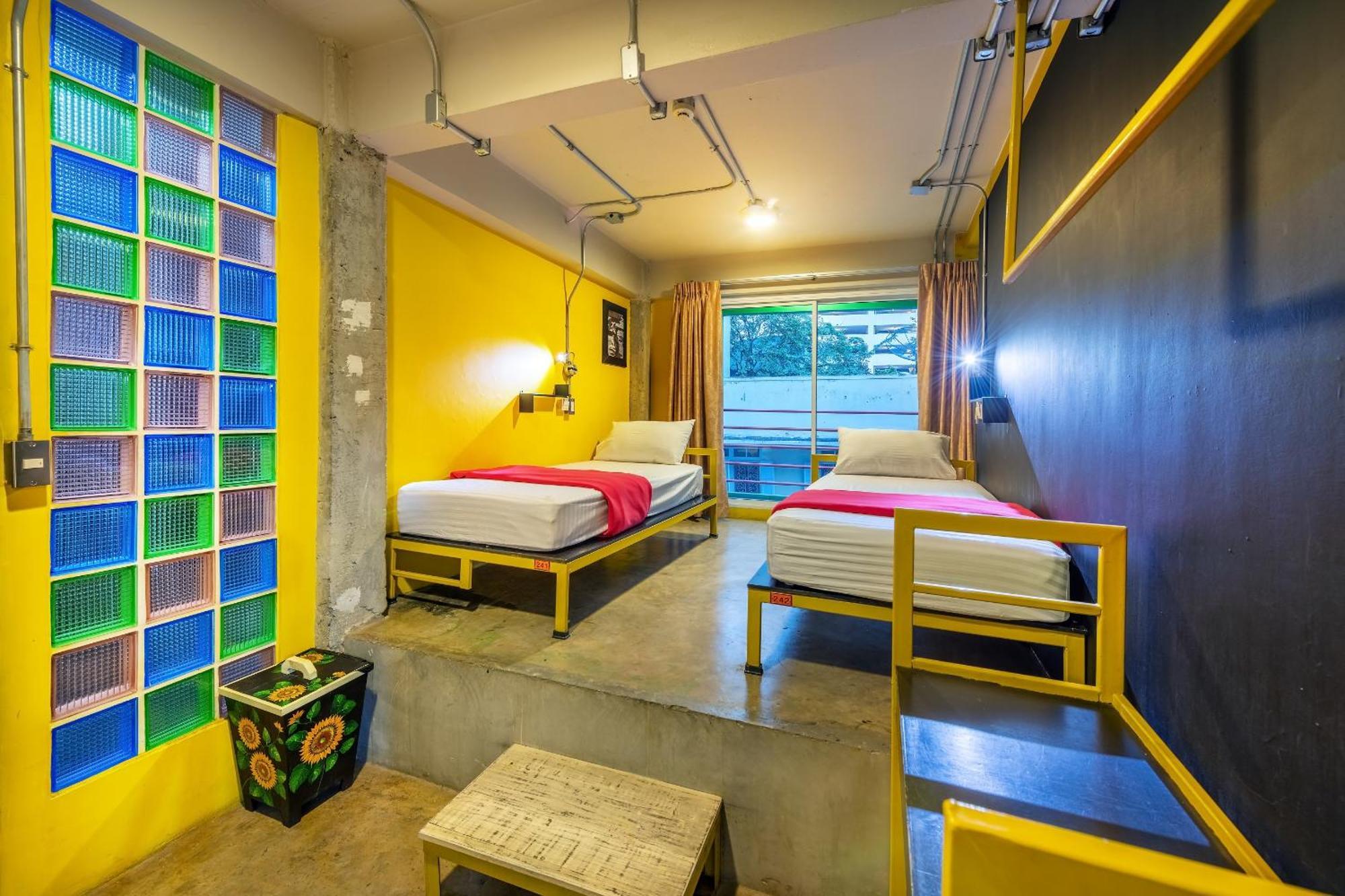 Silom Art Hostel Bangkok Exterior foto